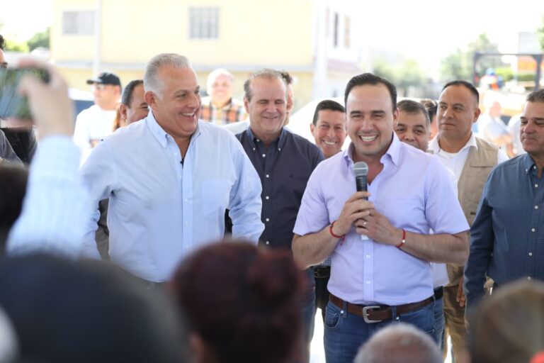 El gobernador Manolo Jiménez Salinas supervisó las obras de pavimentación y recarpeteo en Torreón. Destacó.