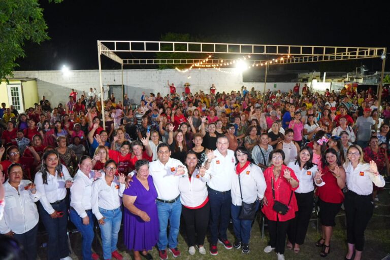 El candidato por el Partido del Trabajo, Javier Castillo Garcia, se reunió con más de 700 mujeres de Cd. Frontera para informar acerca de su plataforma política en el tema de igualdad de género.