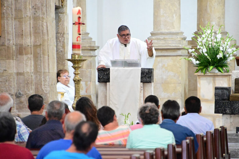 La Iglesia Católica hizo un llamado a su feligresía para que el próximo domingo acudan a las urnas a depositar su voto.