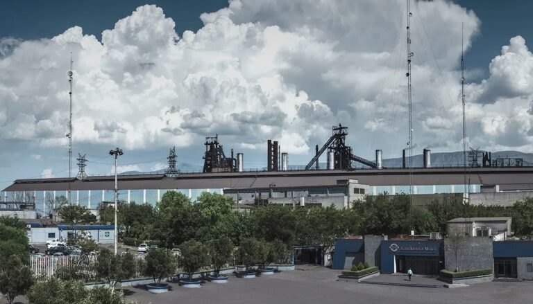 AHMSA enfrenta 3 escenarios: el rescate financiero; la quiebra; y la conversión en cooperativa. Esta última no es factible, y la quiebra tardaría años.