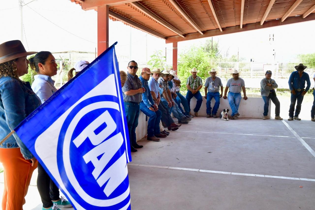 Los habitantes de los ejidos El Oro y Salitrillos recibieron al candidato del PAN a la alcaldía de Monclova, Mario Dávila Delgado.