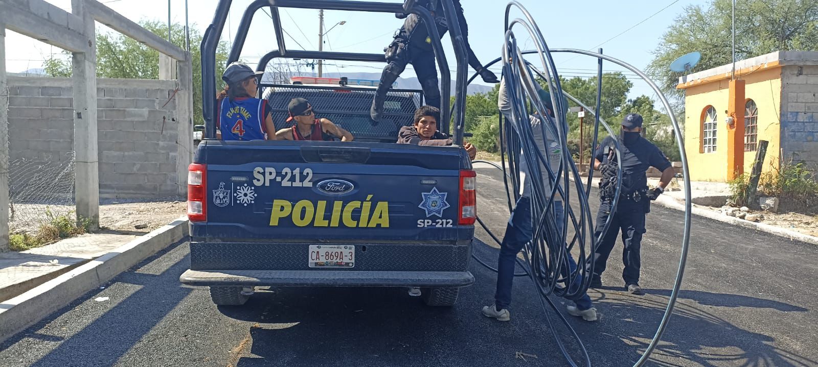 Por medio de una llamada anónima a Simas Monclova Frontera, detectaron a 3 individuos cuando pretendían conectarse a la red de agua.
