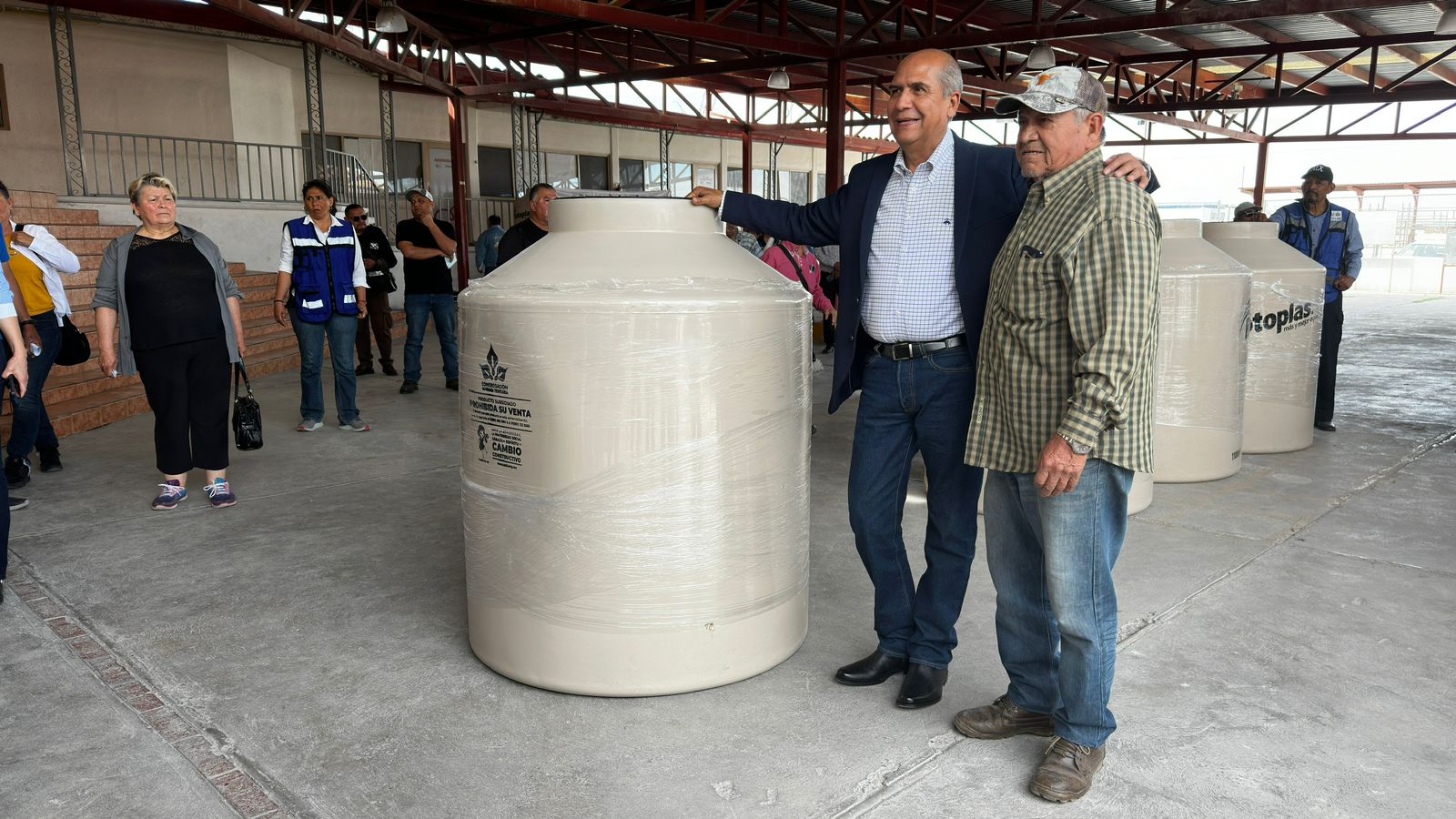 El programa de materiales subsidiadod del Ayuntamiento y la Congregación Mariana Trinitaria continúa.Tinacos y cisternas, lo más pedido.