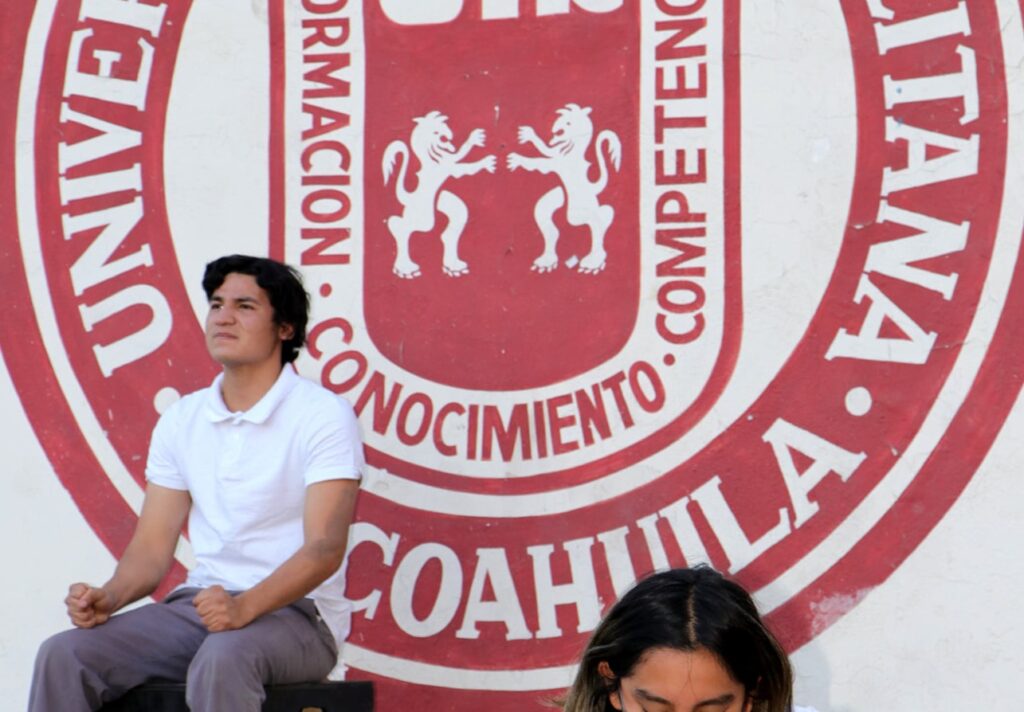 El plantel educativo ofrecía estudios de nivel bachillerato pero desaparecerá al concluir el año académico.