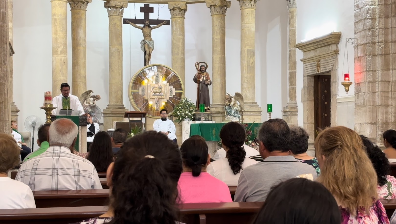 La Iglesia Católica instó a la constancia y la acción, y a no sentarse y esperar que Dios resuelva la problemática él solo.