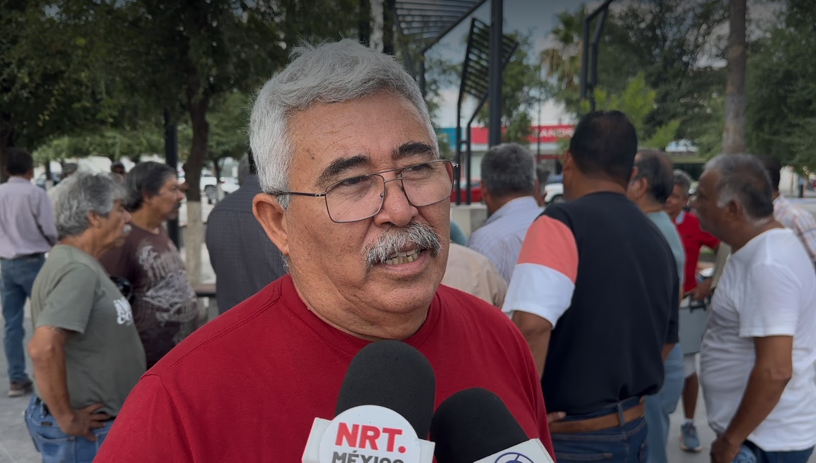 Directivos del IMSS recibieron a obreros en activo y en retiro de AHMSA y se comprometieron a dar trámite a sus peticiones, sostuvo David Perales Fierros.