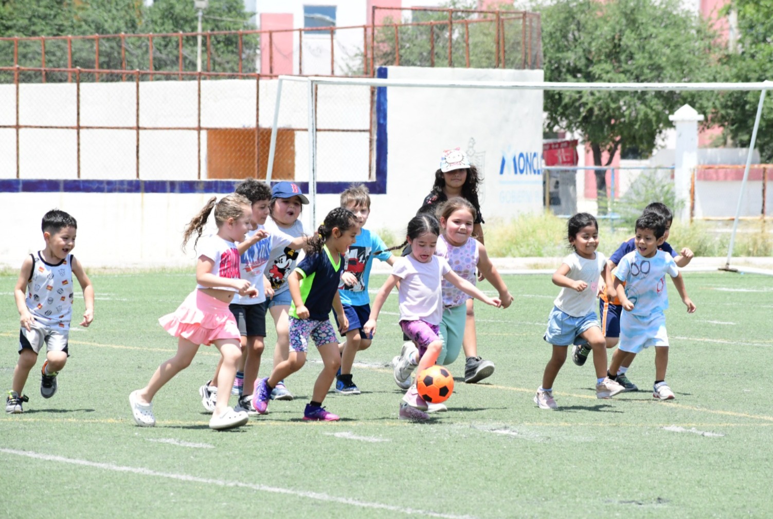 La Dirección Municipal del Deporte en Monclova lleva a cabo cursos y actividades de verano infantiles en diferentes disciplinas.