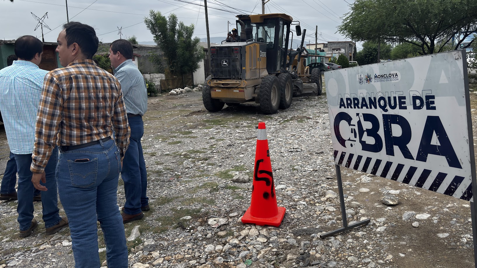 Con una inversión de un millón 204 mil 490 pesos, el ayuntamiento inició la pavimentación en la calle 30 de la colonia 21 de Marzo.