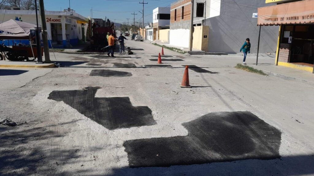 El Ayuntamiento de Monclova ha cubierto el equivalente a 150 hectáreas para tapar baches en diversas colonias de la ciudad.