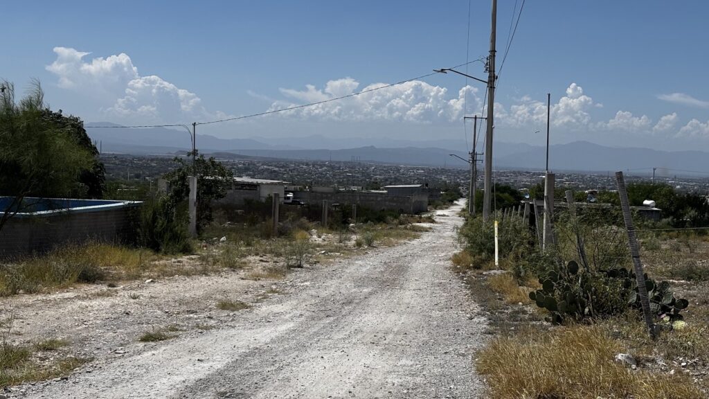 Habitantes de la colonia Ampliación El Roble piden apoyo al Ayuntamiento para obtener sus escrituras e intruducción de la red de agua.