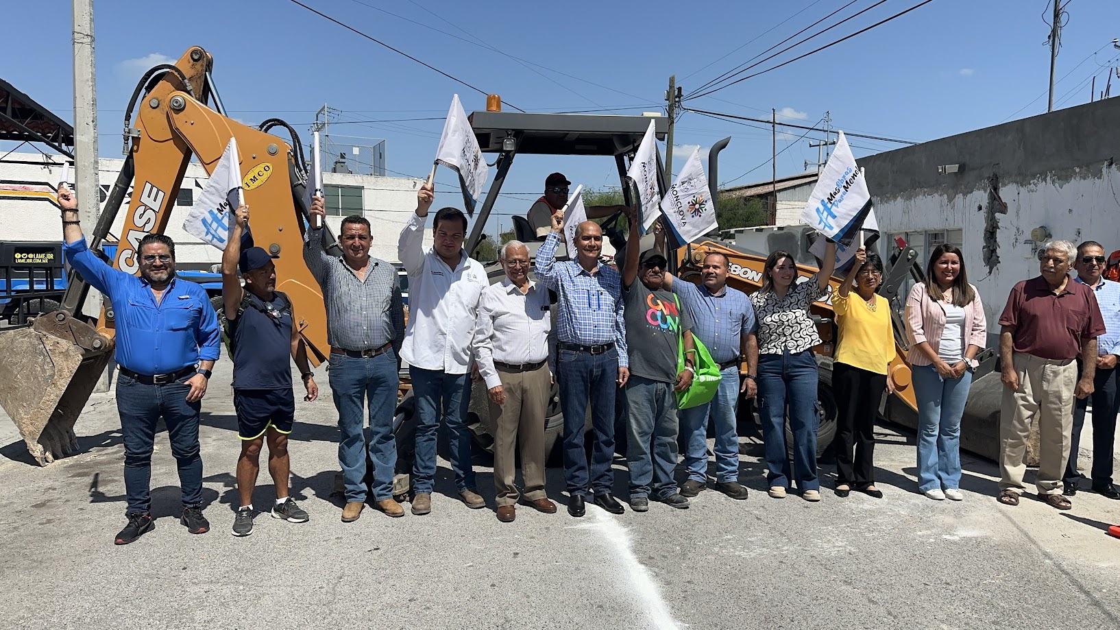 Más de 200 metros de tubería para atarjeas de 20 cm de diámetro y 33 descargas domiciliarias repone el Ayuntamiento de Monclova.
