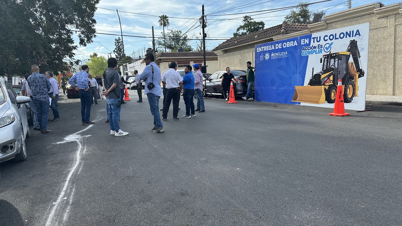 Se aplicaron 17 mil 200 metros cuadrados de carpeta asfáltica para recarpetear varias cuadras de cinco calles de la colonia Las Palmas.