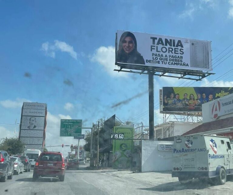 En un espectacular del transitado bulevar Harold R. Pape de Monclova, fue exhibida la alcaldesa de Múzquiz, Tania Vannesa Flores Guerra.