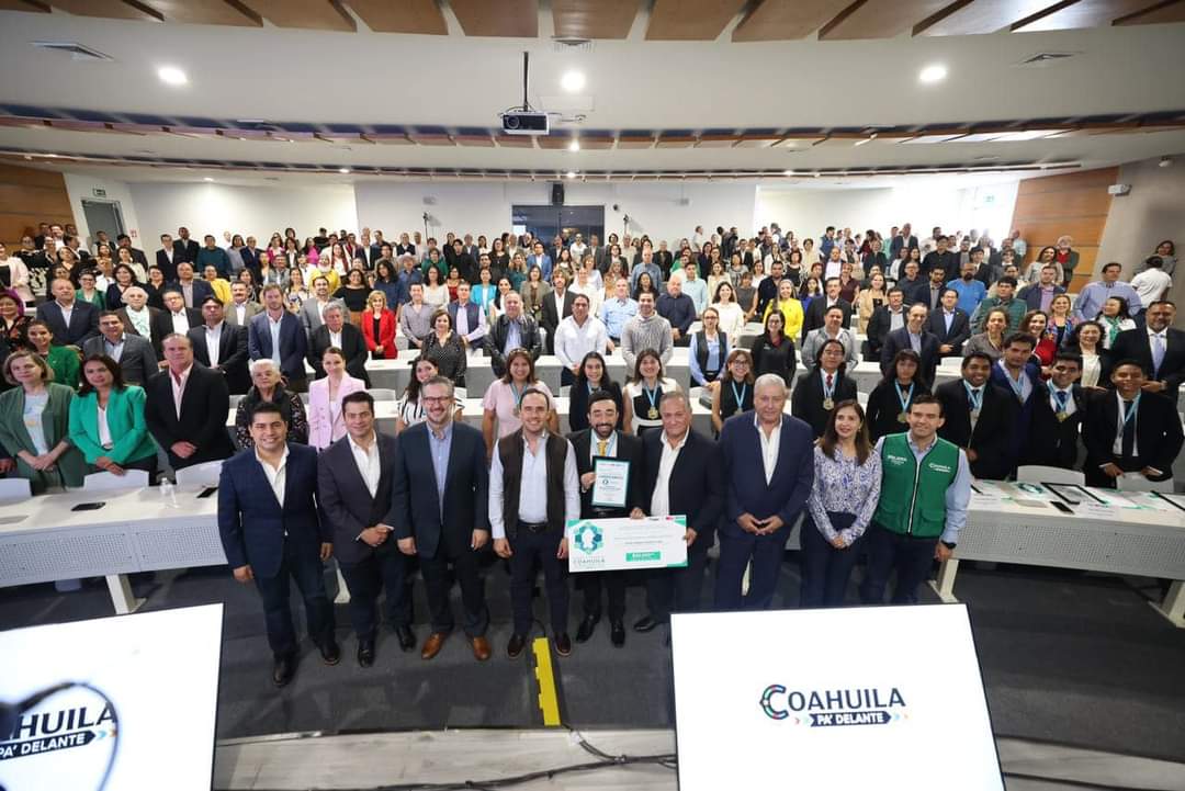 Inaugura Gobernador el Laboratorio de Sustentabilidad del del COECyT y entrega el Premio Talento Coahuila Jóvenes Científicos.