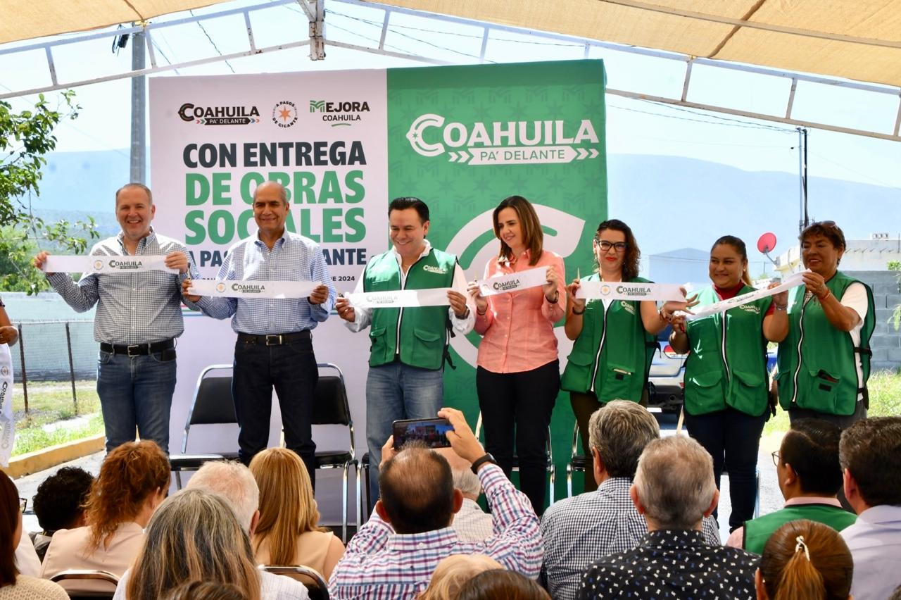 El Estado entregó obras sociales en La colonia Flores Tapia de Monclova. El Subsecretario de Gobierno Sergio Sisbeles encabezó el evento.