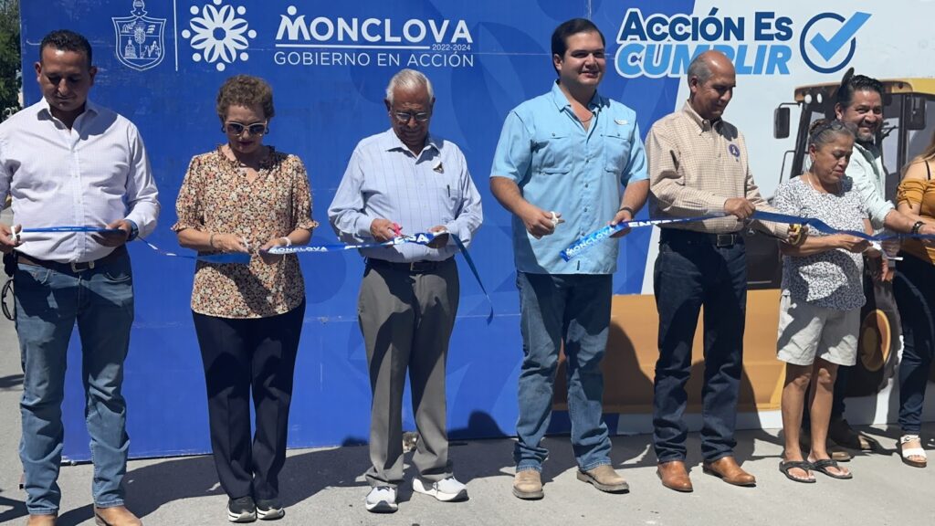 El alcalde de Monclova, Mario Alberto Dávila Delgado, entregó una nueva obra de pavimentación con cordón trapezoidal.