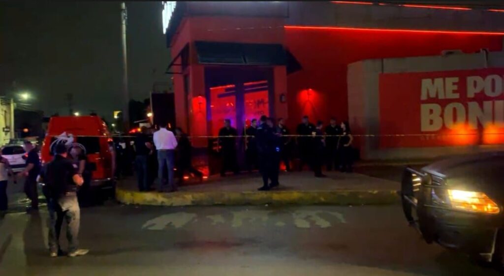 El bar Me porto bonito, donde el jede policía de Lamadrid asesinó a un cliente, lo mantiene cerrado la FGE y será clausurado por el Estado.