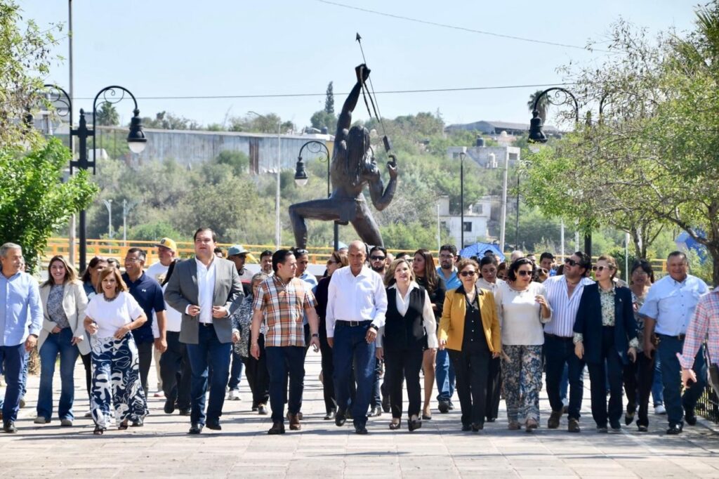 Ante cientos de ciudadanos, organismos civiles y autoridades, el alcalde Mario Dávila entregó la primera etapa del Centro Histórico.