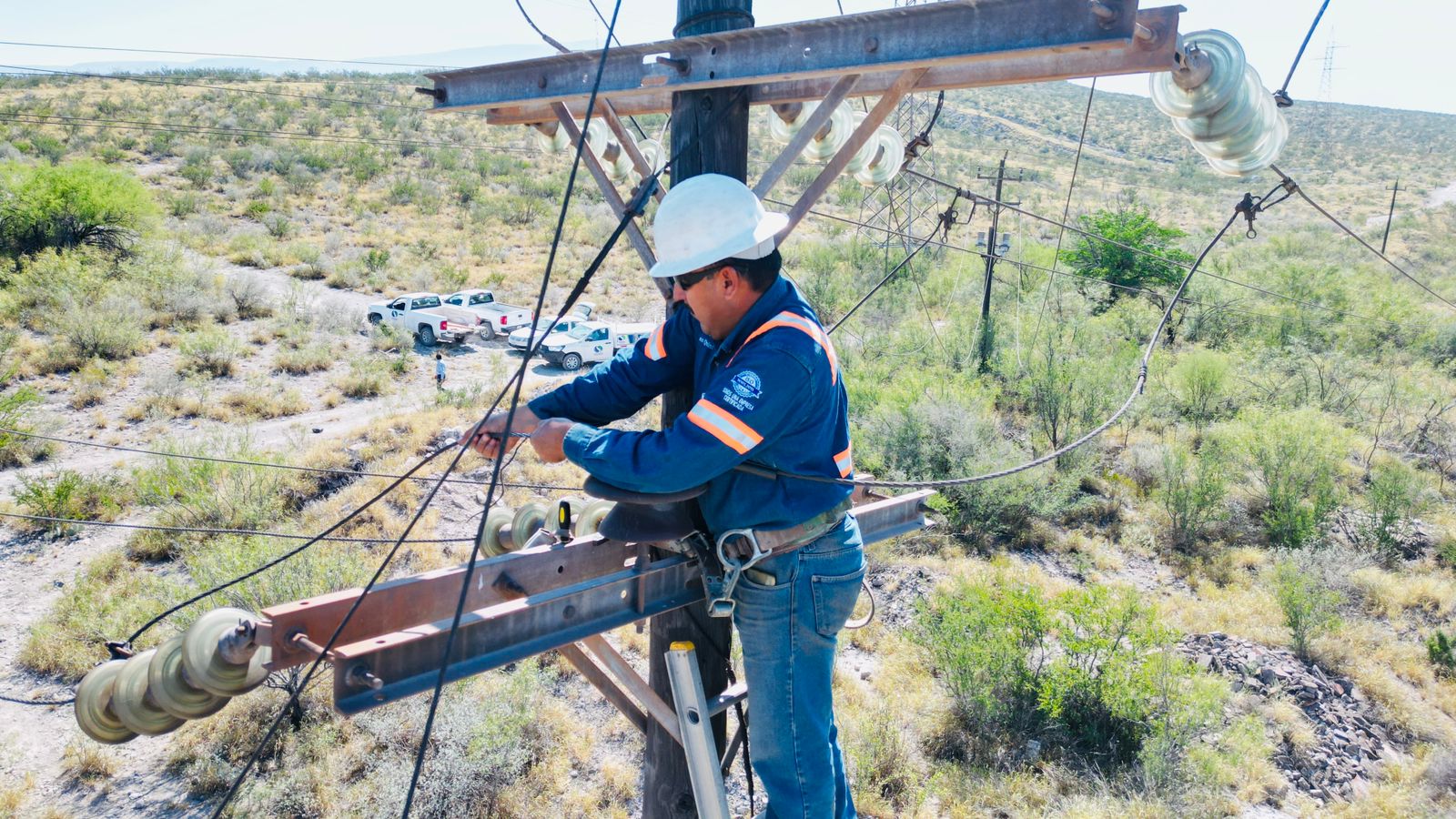 El robo de cableado eléctrico de una línea de postes de CFE y Simas, dejó sin agua a 11 mil usuarios de 19 colonias de Monclova.