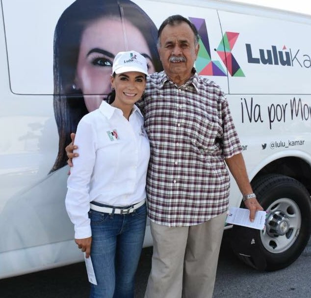 El ex alcalde por el PAN César García Valdez (en la foto con la empresaria y polìtica priista Lulú Kamar) falleció este jueves.