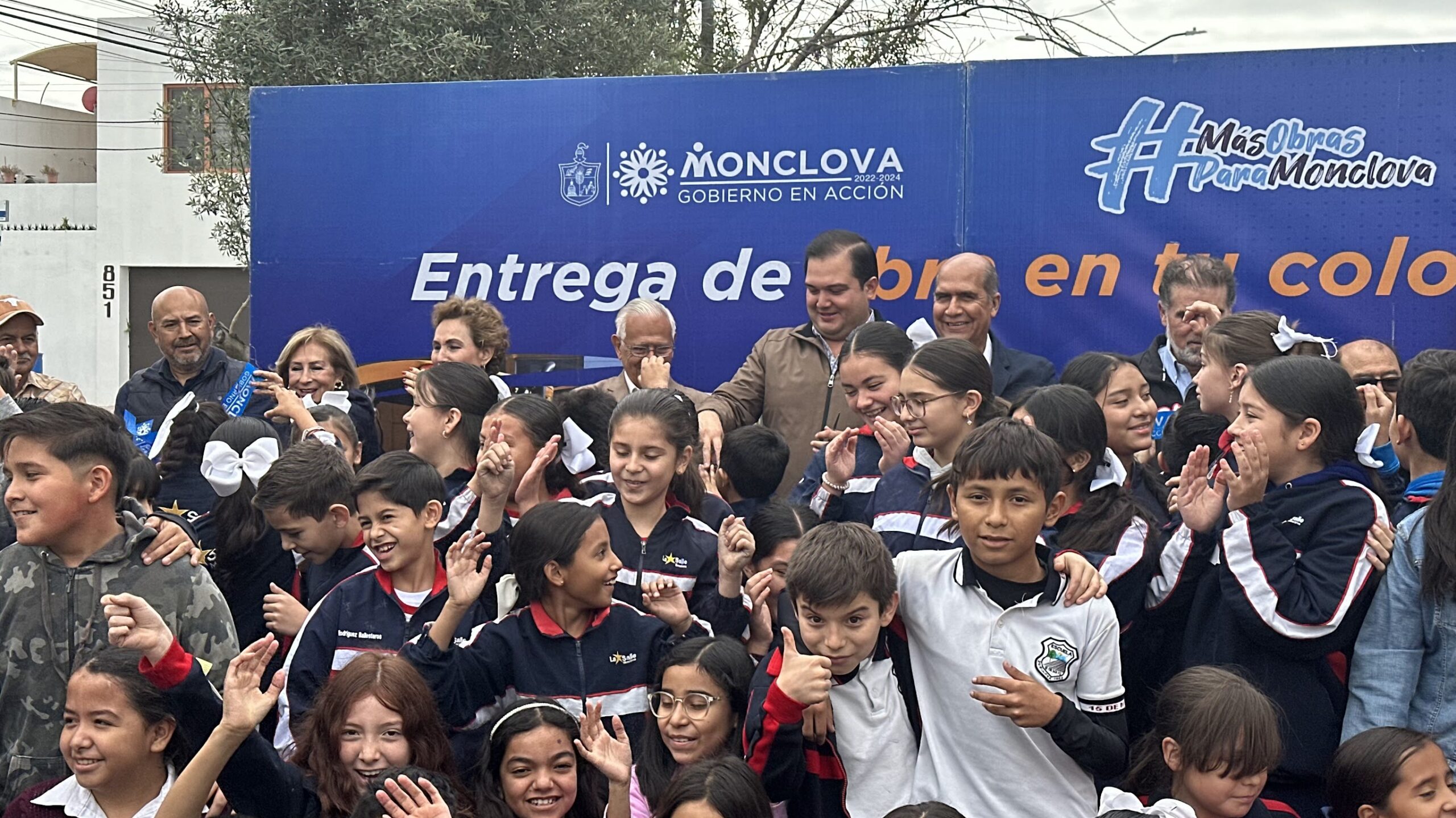 Con una inversión superior a 7 millones 300 mil pesos, el Ayuntamiento de Monclova entregó dos obras en la colonia Brisas del Valle.