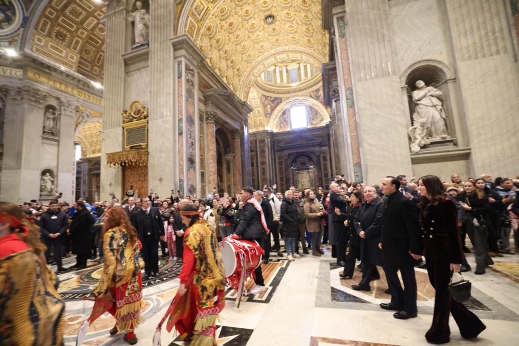 El gobernador Manolo Jiménez Salinas y su esposa Paola Rodríguez López encabezaron la delegación de Coahuila en el Vaticano.