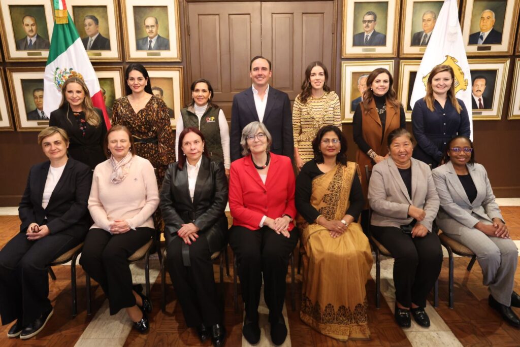 En esta reunión estuvieron presentes las Excelentísimas Embajadoras Elisabeth Kehrer, de Austria; Terézia Šajgalíková, de Eslovaquia; Tatjana Conic, de Serbia; Gloria Yrma Amarilla Acosta, de Paraguay; Abida Islam, de Bangladesh; Lilybeth R. Deapera, de Filipinas; y Julia Hyatt, de Jamaica.