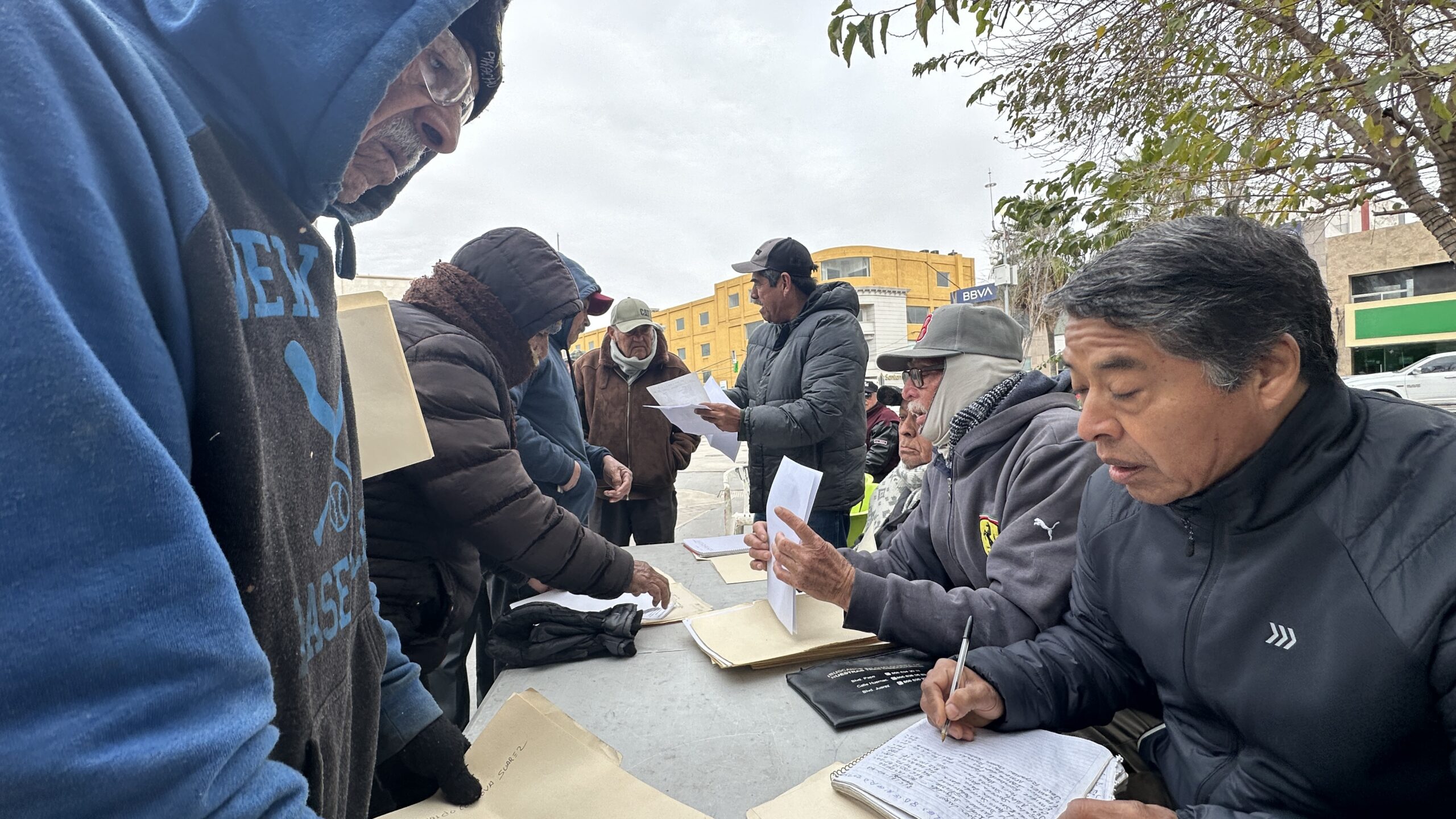 Ex trabajadores de AHMSA elaboran un padrón de tres mil obreros para solicitar un pago por justicia social tras la privatización de la empresa en 1991.