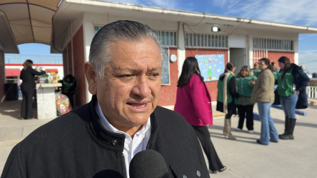 Alberto Medina, Secretario del Ayuntamiento trabaja en los preparativos para la próxima junta de cabildo, con una agenda cargada de temas.