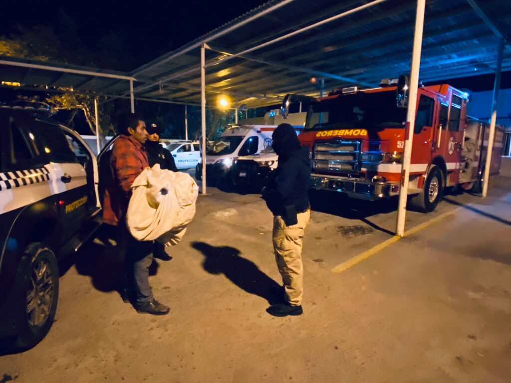 La alcaldesa de Frontera, Sari Pérez Cantú, intensificó los operativos de prevención y auxilio para mitigar los efectos del frente frío 24.