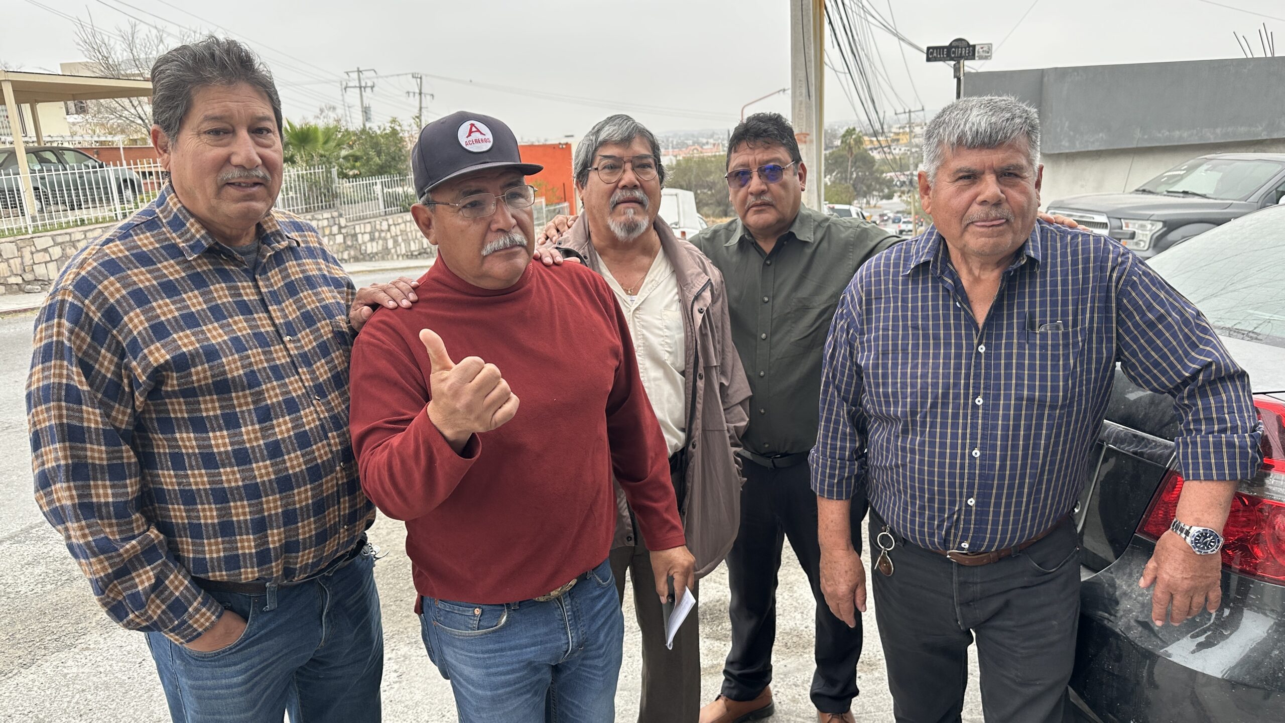 Julián Torres Ávalos, presidente del Grupo de Defensa Laboral de Trabajadores de AHMSA, anunció la realización de una marcha pacífica en Monclova para exigir la recuperación de los adeudos laborales pendientes.