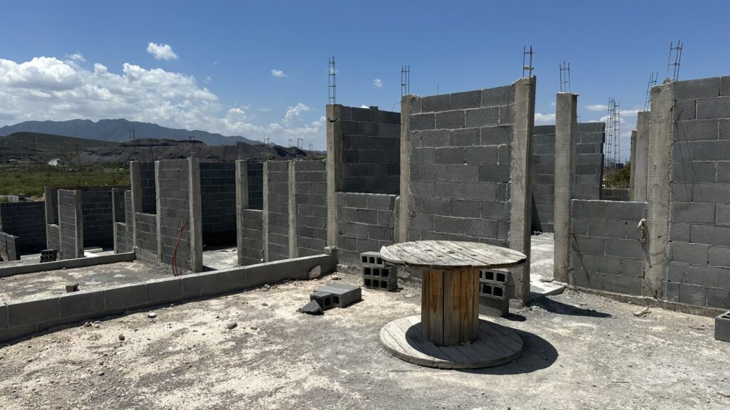 En Coahuila se construirán 26 mil viviendas adicionales en este sexenio, de las cuales 15 mil serán a través de Infonavit, informó Andrés Osuna Mancera, consejero de la CANADEVI.