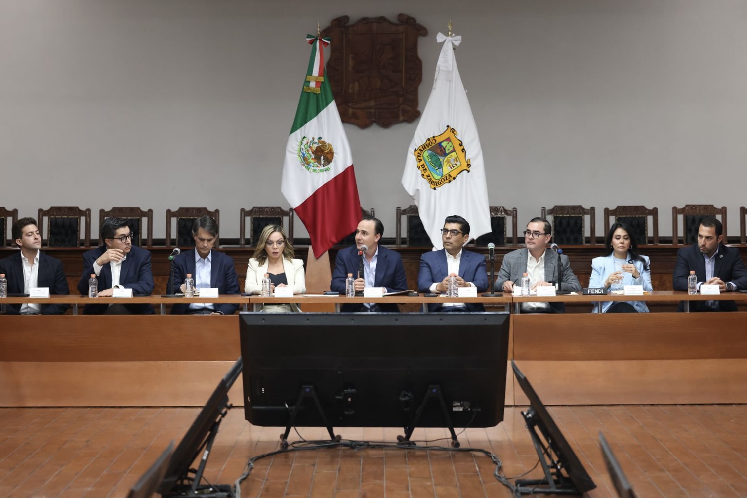 El gobernador Manolo Jiménez Salinas sostuvo una mesa de diálogo con empresarias y empresarios del estado.
