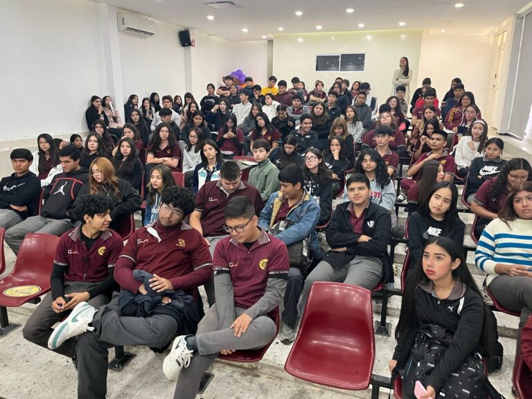 Estudiantes del Centro de Bachillerato Tecnológico Industrial y de Servicios (CBTis) número 36 participaron en una charla preventiva sobre drogas organizada en coordinación con el centro Fe, Esperanza y Amor.