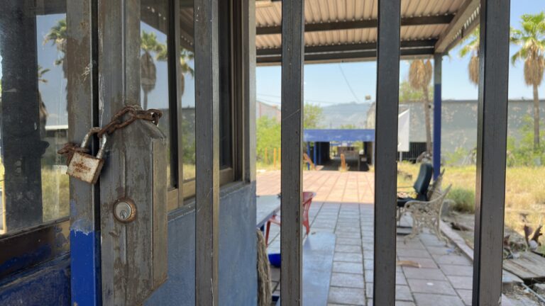 El representante obrero Juan Ervey Valenzuela denunció que el movimiento en Puerta 3 de AHMSA continuará mientras no haya transparencia del síndico Víctor Aguilera Gómez.
