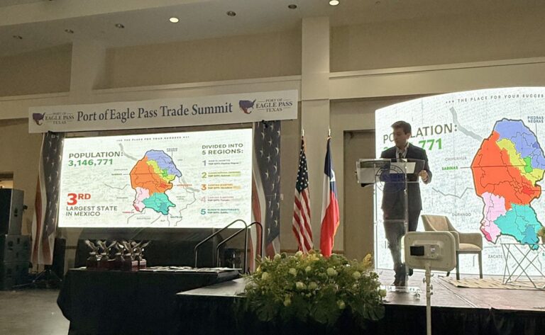 Expone Coahuila sus ventajas competitivas en Cumbre Comercial